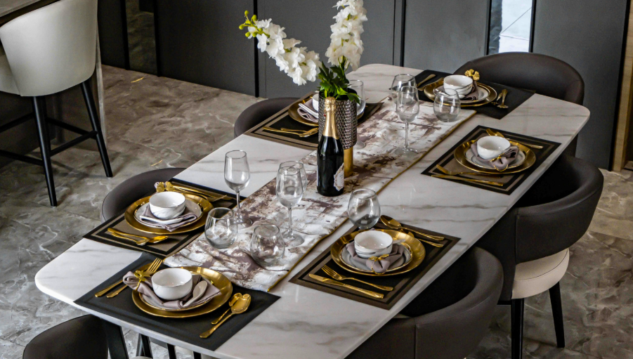 Disposition des verres sur une table